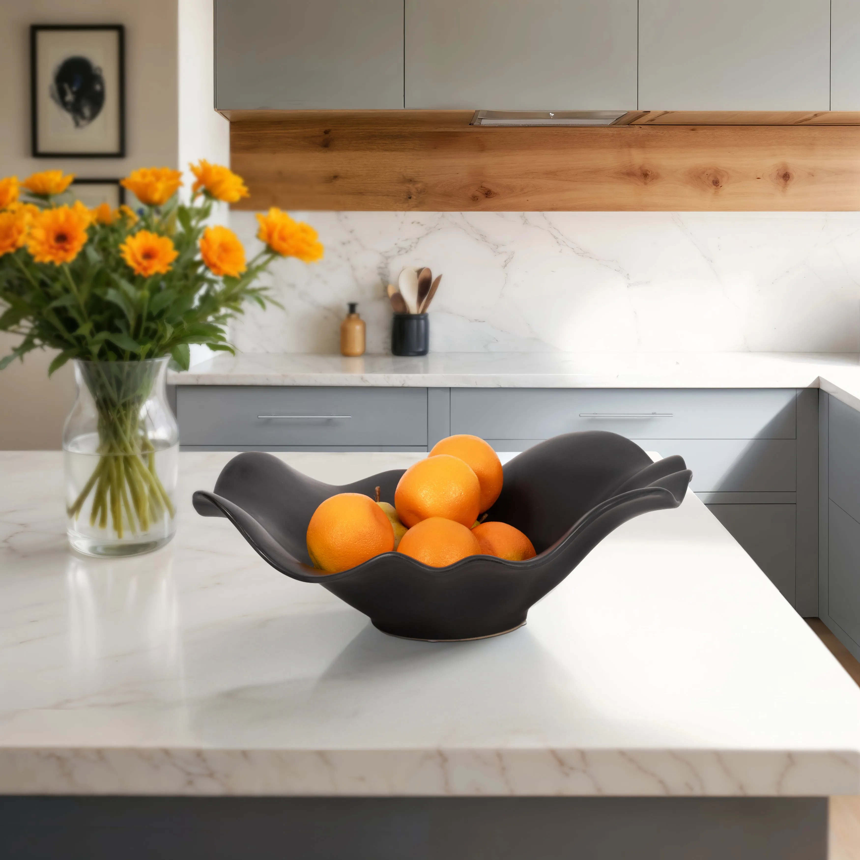 18" Ruffled Edge Bowl Matte Finish, Black