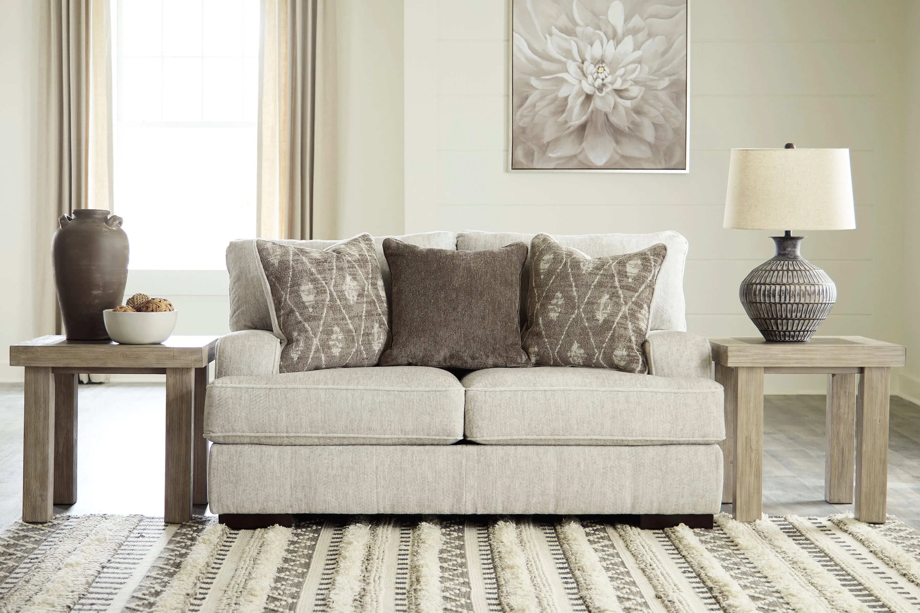 Alesandra Loveseat