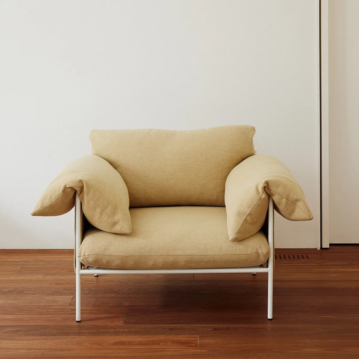 Alva Armchair (Byron)