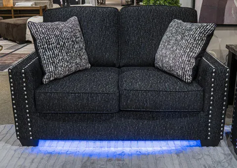 Jasmine Peaks Loveseat