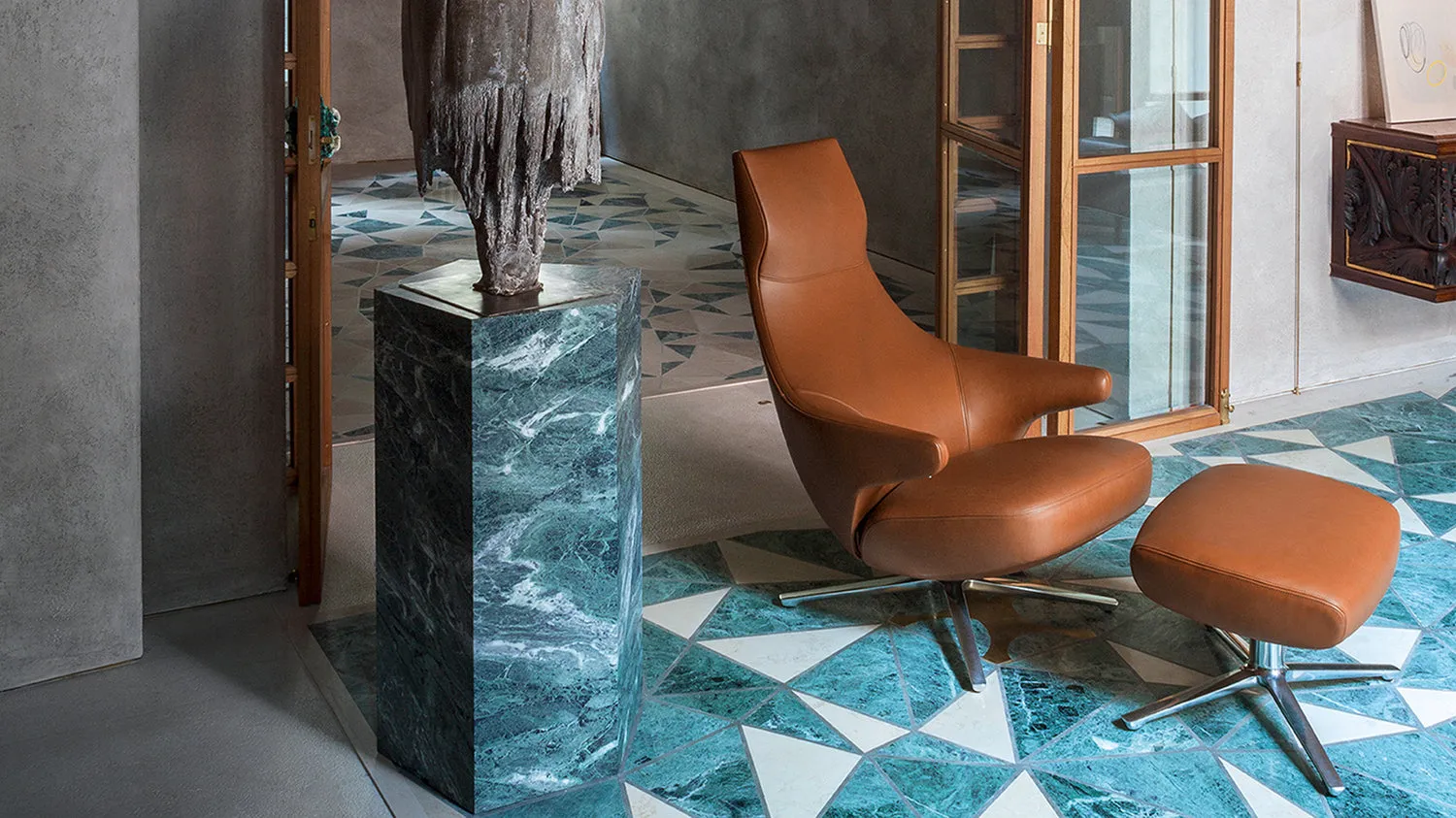 Jay Lounge Swivel Armchair