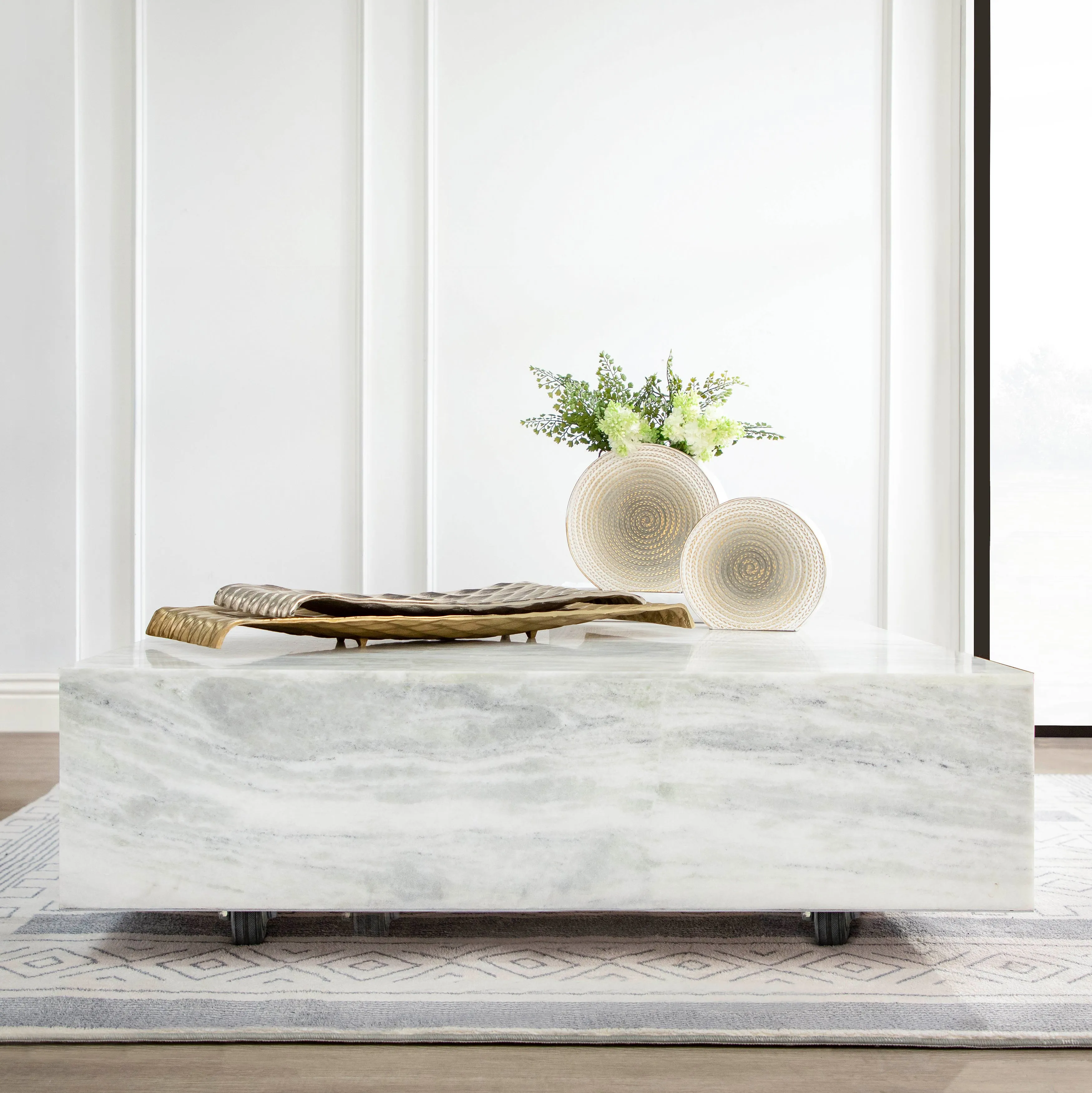 S/2 DECORATIVE HAMMERED METAL TRAY, GOLD/SILVER