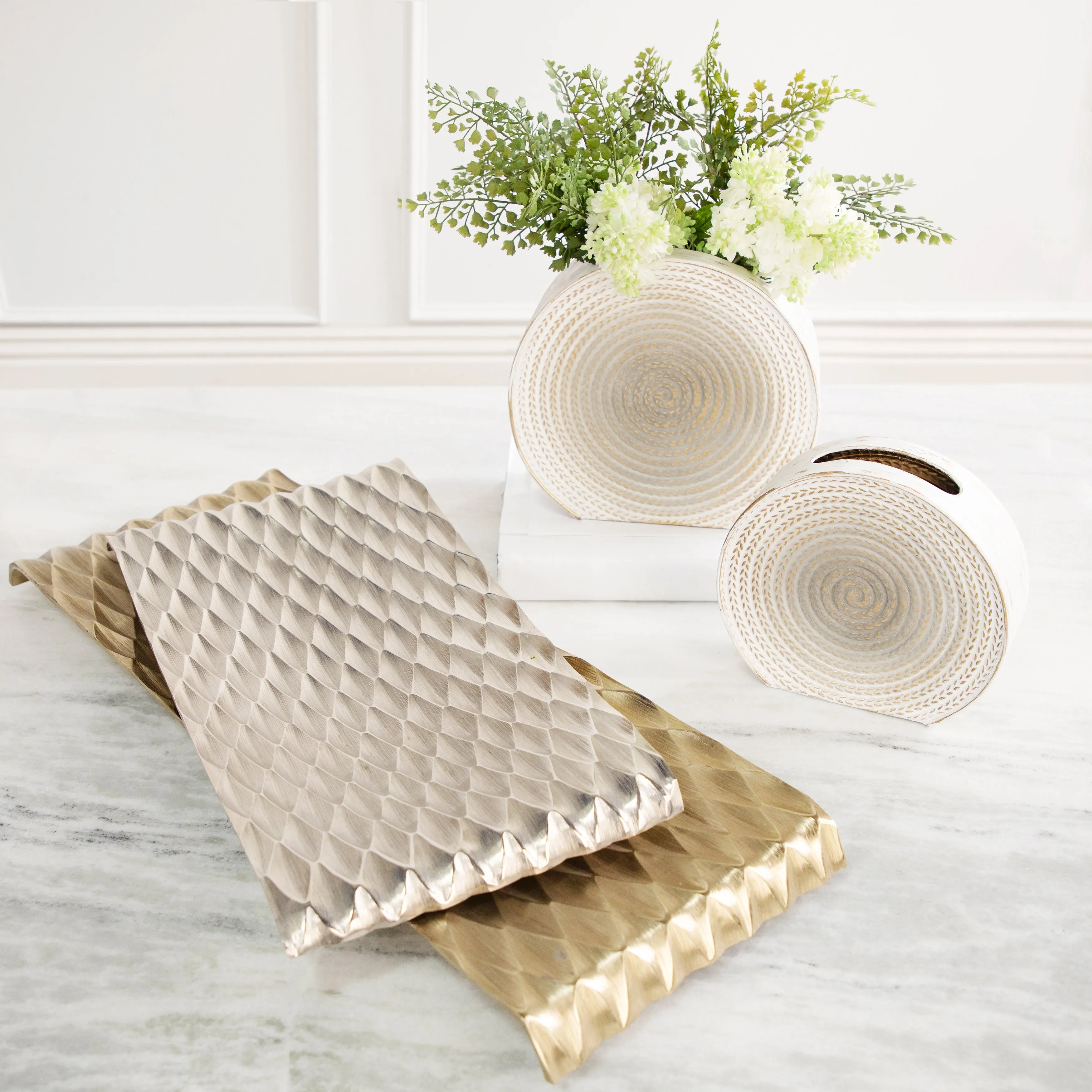 S/2 DECORATIVE HAMMERED METAL TRAY, GOLD/SILVER