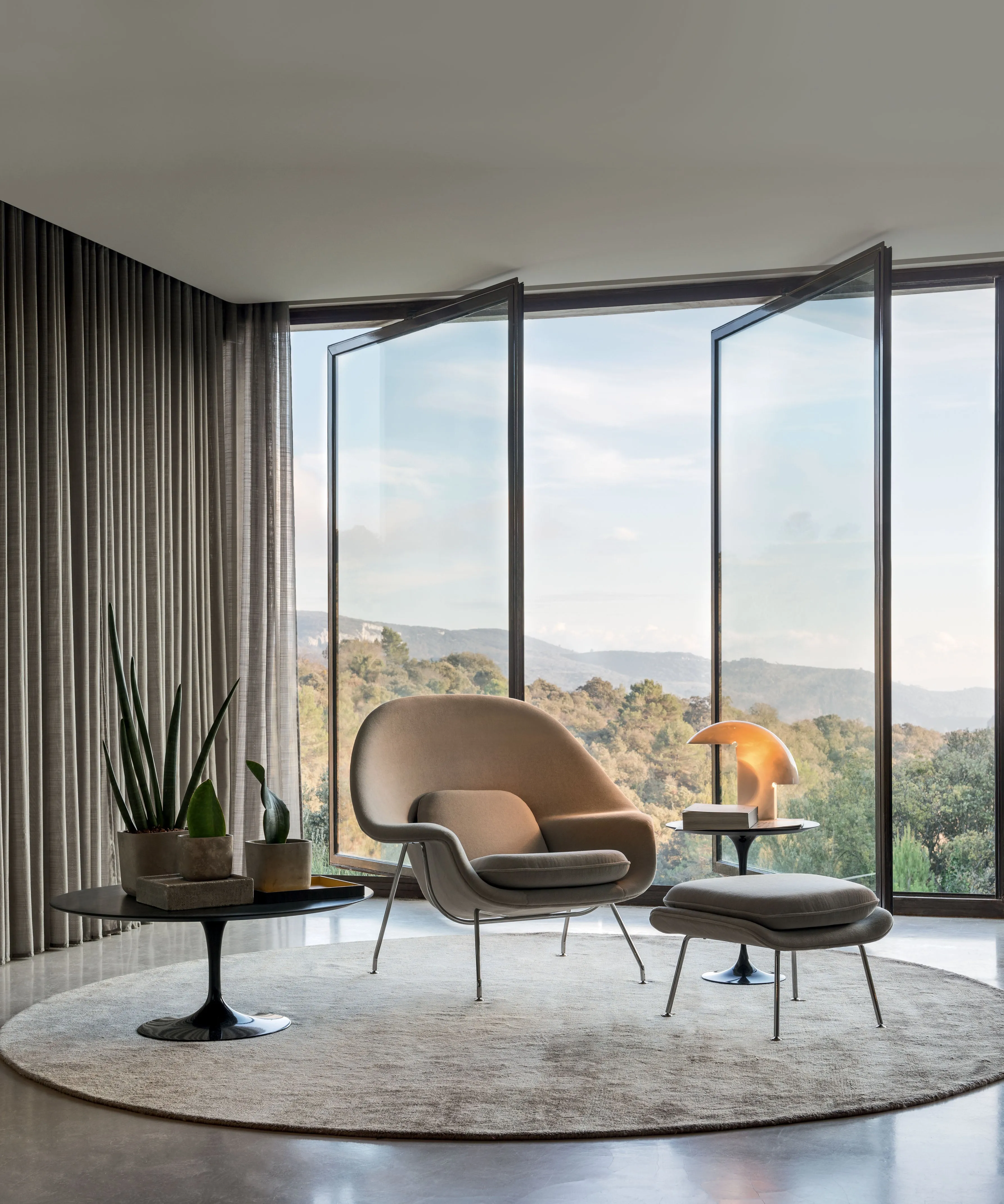 Saarinen Womb Chair